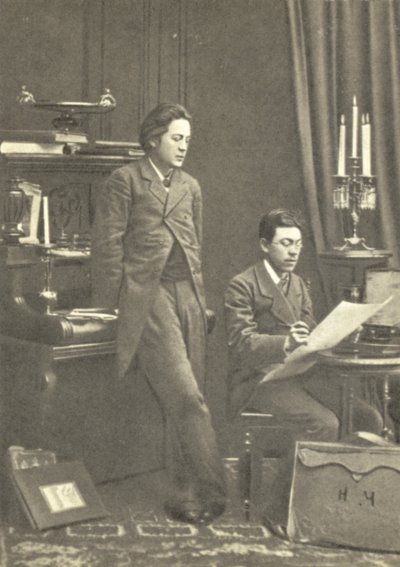 Anton Chekhov (left) with his brother Nikolay in Moscow بواسطة مصور روسي