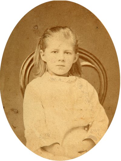 Portrait Lyubov F. Dostoyevskaya (1869-1926) ، ابنة المؤلف Fyodor Mikhailovitch Dostoevsky (Fedor ، Fiodor Dostoievski ، Dostoevsky ، Dostoevskij) (1821-1881). صور الألبومين بواسطة مصور روسي