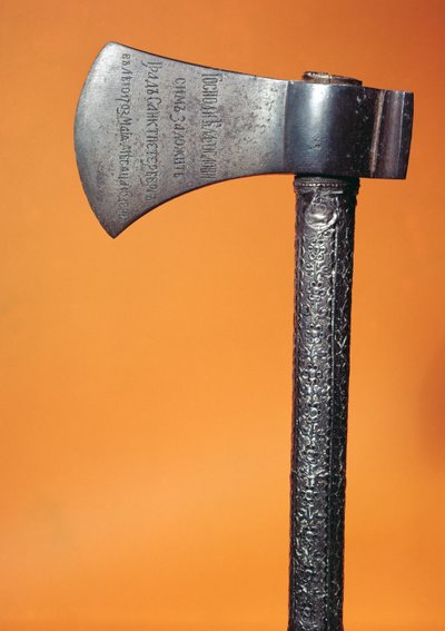 الفأس الذي وضع فيه بطرس الأكبر (1672-1725) الحجر الأول أثناء تأسيس سانت بطرسبرغ في 16 مايو 1703 (معدن) بواسطة المدرسة الروسية