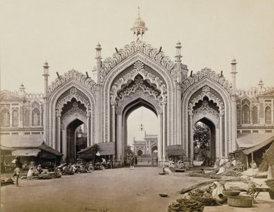 بوابة Hoospinbad Bazaar (صورة بني داكن) بواسطة صموئيل بورن