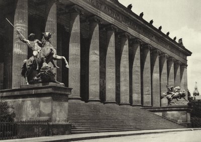 Berlin: Altes Museum; The Old Museum (b/w photo) بواسطة ساشا ستون