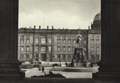 برلين: منظر للقصر والحديقة الترفيهية ؛ منظر للقصر الملكي و Lustgarten (صورة b / w) بواسطة ساشا ستون