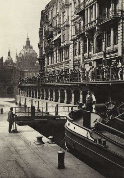 برلين: قفل Muhlendamm Spree ؛ قفل مرح (صورة b / w) بواسطة ساشا ستون