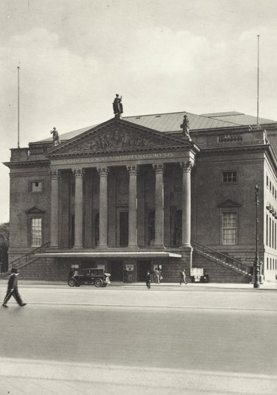Berlin: Opernhaus; Opera House (b/w photo) بواسطة ساشا ستون
