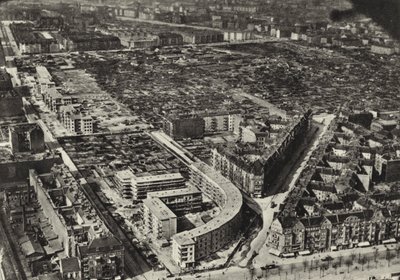 Berlin: Schonlankerstrasse, Wohnbauten; Dwelling Houses (b/w photo) بواسطة ساشا ستون