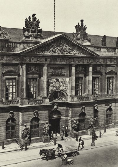 Berlin: Zeughaus; Arsenal (b/w photo) بواسطة ساشا ستون