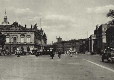 برلين: Zeughaus and Kronprinzenpalais ؛ أرسنال وقصر ولي العهد (صورة b / w) بواسطة ساشا ستون