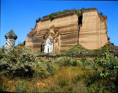 Mingun Paya ، بني 1790-1816 (صورة) بواسطة مدرسة البورمية