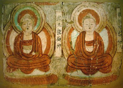 رسم تماثيل بوذا من القرن التاسع إلى فترة ولاية غاوتشانغ ، على جزء من لوحة جدارية من "كهوف ألف بوذا" في بيزيكليك ، منطقة شينجيانغ ذاتية الحكم. تصوير ، متحف سيول الوطني ، جمهورية كوريا ، 2006. بواسطة المدرسة الصينية