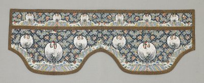 الأصفاد طويلة الأكمام ، أواخر 1870s-1880s (قماش حريري) بواسطة المدرسة الصينية
