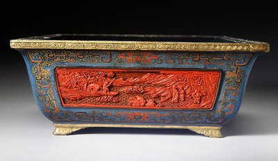 Jardiniere ، فترة Qianlong (1736-95) (خشب مطلي بالورنيش) (انظر أيضًا 272176) بواسطة المدرسة الصينية
