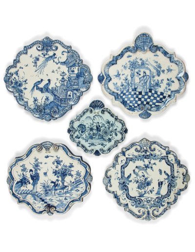 لوحات معينات على شكل Delft Chinoiseries ، أواخر القرن السابع عشر وأوائل القرن الثامن عشر (القيشاني) بواسطة مدرسة الهولندية