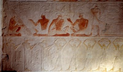 مصر القديمة: نقش من الحجر الجيري يمثل موسيقيين من مصلى مصطبة في أخيتيب ، حوالي 2300 قبل الميلاد. الأسرة الخامسة. الإمبراطورية القديمة. من سقارة (سقارة). باريس ، متحف اللوفر بواسطة المدرسة المصرية