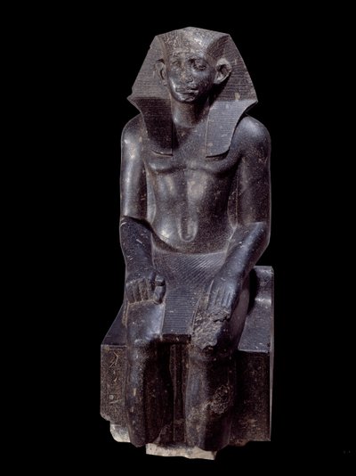 الفن المصرى القديم: تمثال للملك سيزوستريس الثالث العصر. نحت الديوريت حوالي عام 1870 قبل الميلاد (الأسرة الثانية عشرة ، حوالي 1963-1786). من مدامود (مصر). الإرتفاع: 1.200 م. باريس ، متحف اللوفر بواسطة المدرسة المصرية