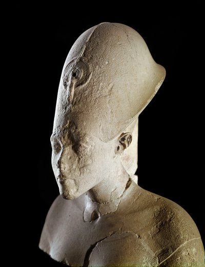 تمثال نصفي للفرعون أخناتون (أمينوفيس الرابع). الأسرة الثامنة عشر (1550-1295 قبل الميلاد). من تل العمارنة. باريس ، متحف اللوفر بواسطة المدرسة المصرية