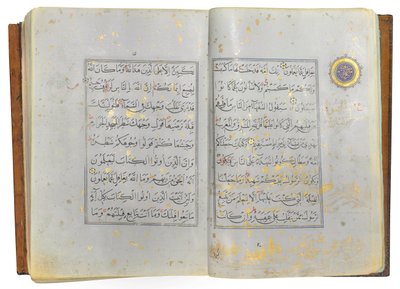 مصحف تيموري أو أكيونلو ، إيران (ذهب وحبر وأصباغ ملونة على ورق صيني) بواسطة المدرسة الإيرانية