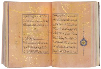 مصحف تيموري أو أكيونلو ، إيران (ذهب وحبر وأصباغ ملونة على ورق صيني) بواسطة المدرسة الإيرانية