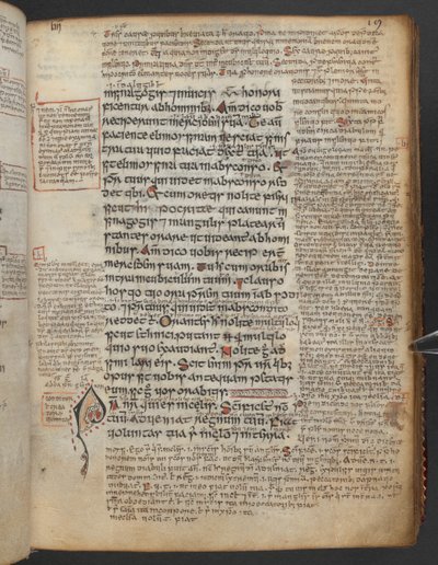 Harley 1802، f.19r ، الحرف الأول المزخرف "P" (ater) برأس حيوان في بداية Pater Noster أو الصلاة الربانية ، من أناجيل Maelbrigte ("أناجيل أرماغ" ؛ "أناجيل ماريلبريد") ، مع اللمعان بواسطة مدرسة الأيرلندية