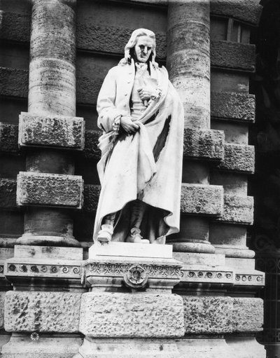 Statue of Giambattista Vico (1668-1744) (marble) (b/w photo) بواسطة المدرسة الايطالية