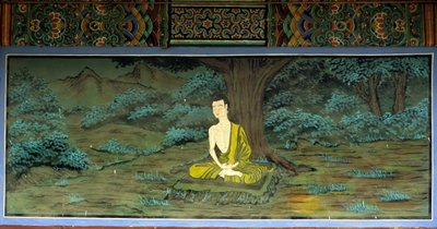 بوذا في التأمل. جص في معبد Yongju ، منطقة Suwon ، كوريا. بواسطة المدرسة الكورية