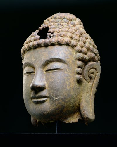 رأس بوذا ، كوري ، أواخر القرن الثامن ، أوائل القرن التاسع الميلادي (حديد زهر) بواسطة المدرسة الكورية