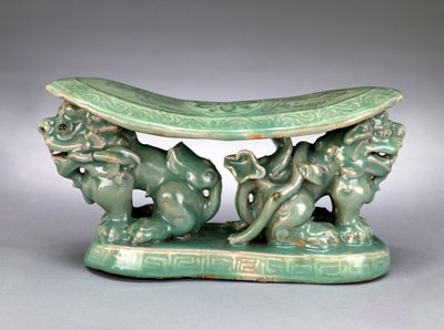Pillow, late 12th century (celadon with inlaid slip decoration) بواسطة المدرسة الكورية