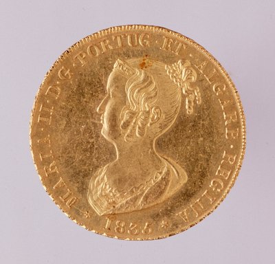 التاج الذهبي لملكة البرتغال ماريا الثانية (ماري الثانية) (1819-1853) 1835. ديم. 3،1 سم نابولي ، المتحف الأثري بواسطة المدرسة البرتغالية