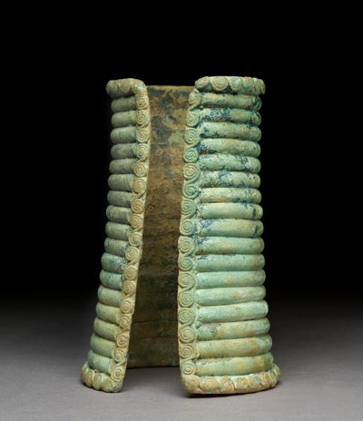 Long ribbed bracelet (bronze) بواسطة مدرسة فيتنامية
