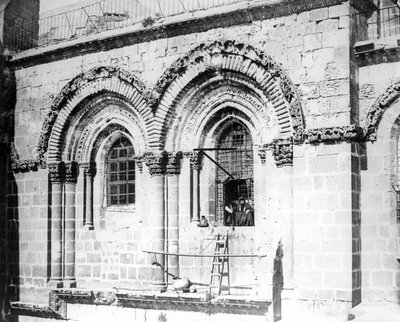 نافذة في الواجهة الجنوبية لكنيسة القيامة ، 1865 بواسطة الرقيب جيمس م. ماكدونالد