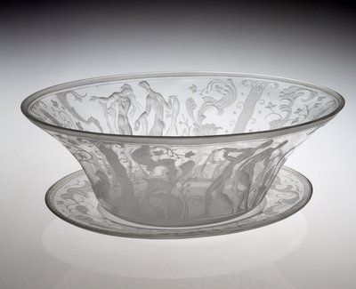 وعاء مركزي ، تصميم 1920 ، صنع 1929 (زجاج) بواسطة بوابة سيمون