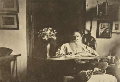 الكاتب الروسي ليو تولستوي بساق سيئة ، روسيا ، 1908 بواسطة صوفيا أندرييفنا تولستايا