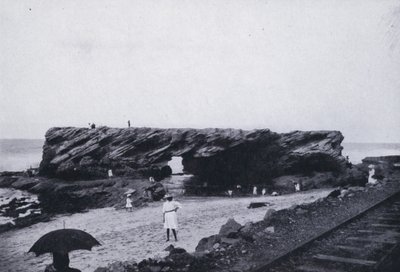 صخرة الكهف ، ديربان (صورة b / w) بواسطة مصور جنوب أفريقي
