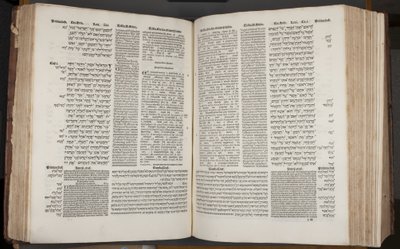 Complutensian Polyglot Bible, printed by Arnao Guillen de Brocar (engraving) بواسطة المدرسة الاسبانية