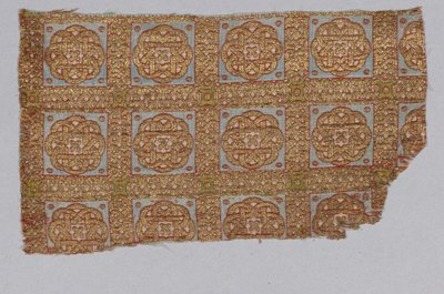 جزء من نسيج من Dalmatic of San Valerius (حرير ، ركيزة حيوانية مذهبة حول لب من الحرير) بواسطة المدرسة الاسبانية