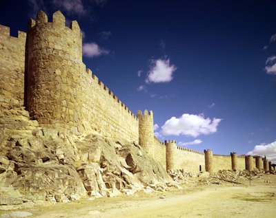 أسوار المدينة بواسطة المدرسة الاسبانية