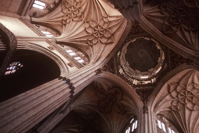 عرض السقف عند معبر transept بواسطة المدرسة الاسبانية
