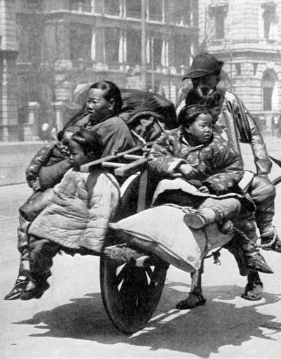 عائلة صينية على عربة ، 1936. بواسطة الرياضة والعامة