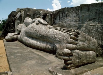 الصورة المستلقية ، التي تصور بوذا parinirvana ، والنحت ، ومعبد غال فيهارا بواسطة سري لانكا