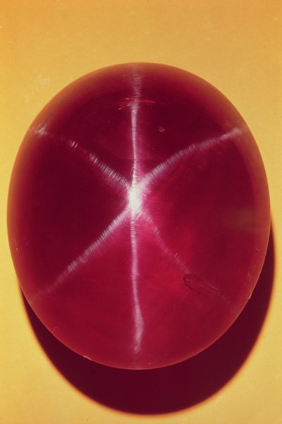 The Rosser Reeves Star Ruby (روبي) بواسطة المدرسة السريلانكية