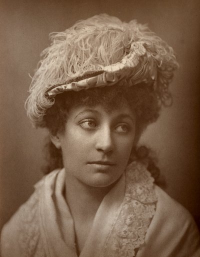 لوسي باكستون ، الممثلة البريطانية ، 1884. بواسطة شركة سانت جيمس للتصوير الفوتوغرافي