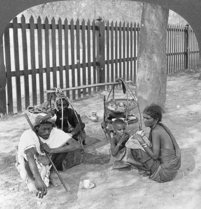 الإفطار على جانب الطريق بالقرب من ماندالاي ، بورما ، 1908. بواسطة شركة السفر ستيريو