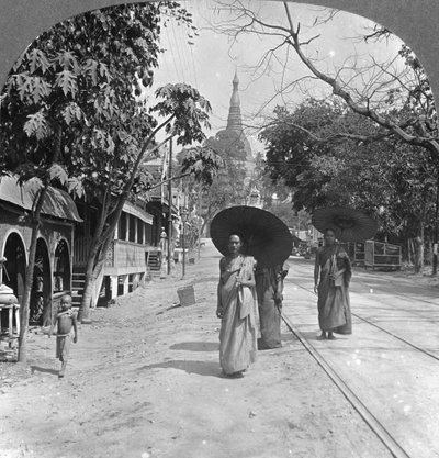 طريق معبد إلى معبد شويداغون ، رانغون ، بورما ، 1908 بواسطة شركة السفر ستيريو