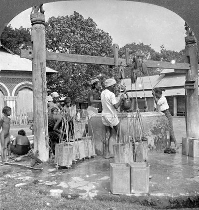 آبار المياه العامة ، ماندالاي ، بورما ، 1908. بواسطة شركة السفر ستيريو