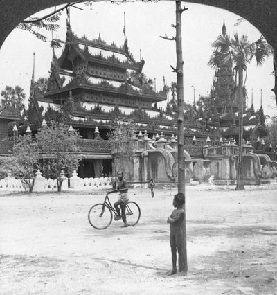 دير كوينز الذهبي ، ماندالاي ، بورما ، 1908. بواسطة شركة السفر ستيريو