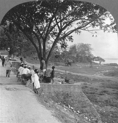 ضفة النهر والضفة ، بهامو ، بورما ، 1908 بواسطة شركة السفر ستيريو