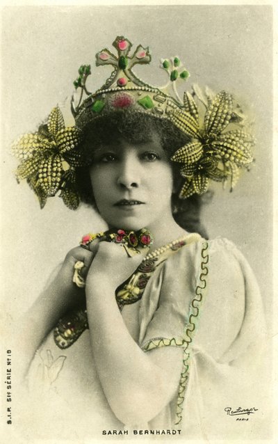 هنرييت روزين برنارد الملقب بسارة برنارد (1844-1923) بدور "الأميرة البعيدة" ، مسرحية من تأليف إدموند روستاند. (ب / ث الصورة) بواسطة استوديو Reutlinger