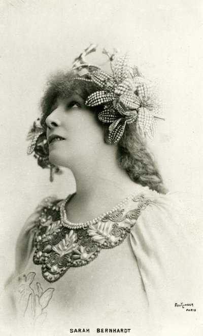 هنرييت روزين برنارد الملقب بسارة برنارد (1844-1923) بدور "الأميرة البعيدة" ، مسرحية من تأليف إدموند روستاند (صورة بالأبيض والأسود) بواسطة استوديو Reutlinger