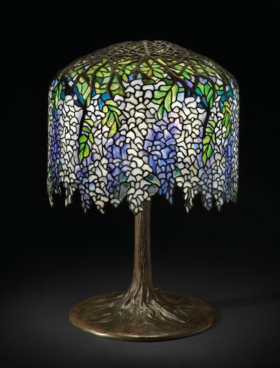 مصباح طاولة الوستارية ، حوالي 1910 (زجاج رصاصي وبرونز) بواسطة Studios Tiffany