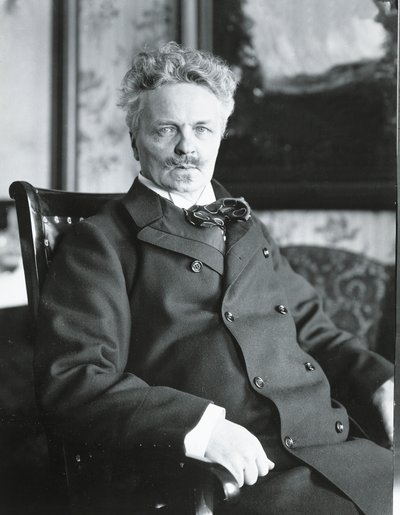 August Strindberg in his house at Stockholm (b/w photo) بواسطة المصور السويدي