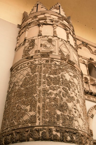 The entrance to the National Museum, which incorporates the monumental gateway to Qasr al-Hayr al-Gharbi, one of the most famous Umayyad castles, old city of Damascus (Unesco World Heritage List بواسطة المدرسة السورية